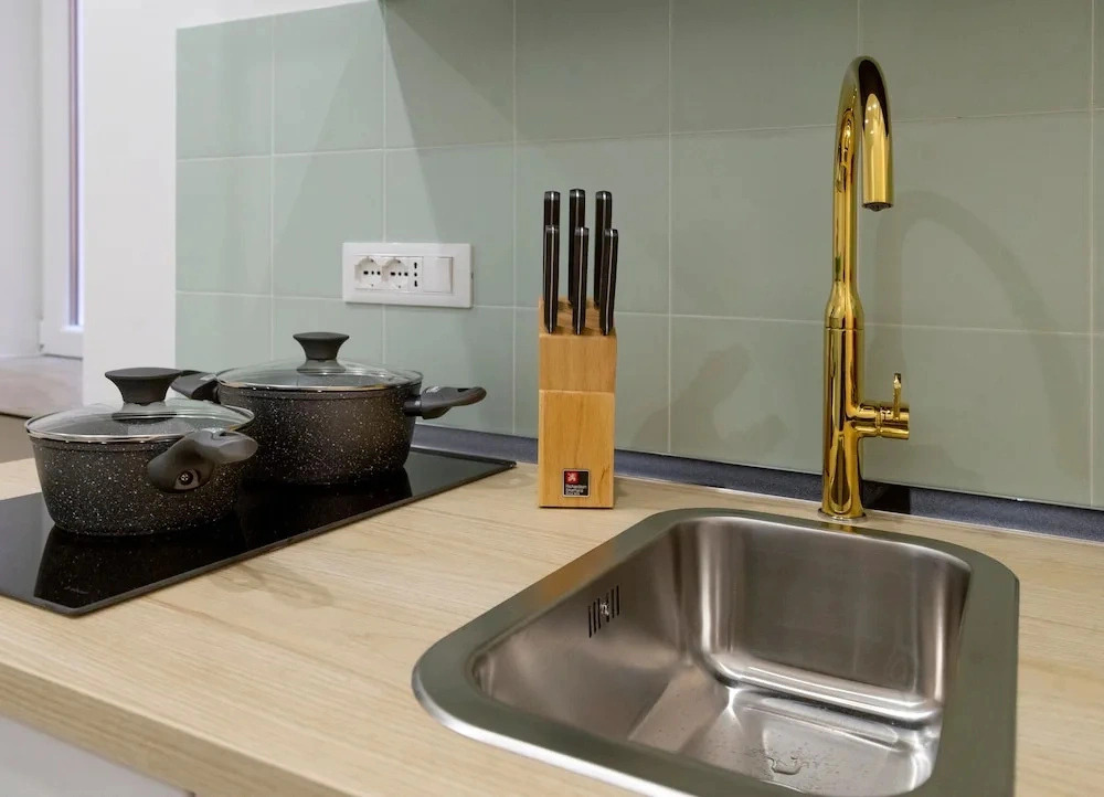 Lovely and tiny unit in the City center