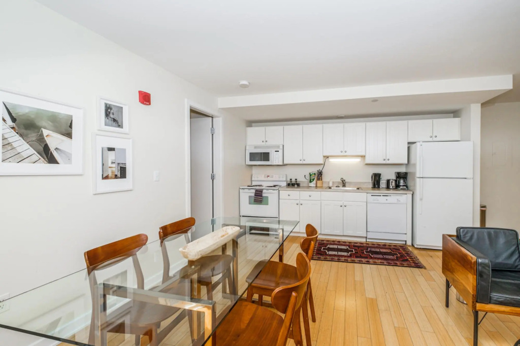 Modern 2BR + 100 Walkscore | Theatre District | Evonify