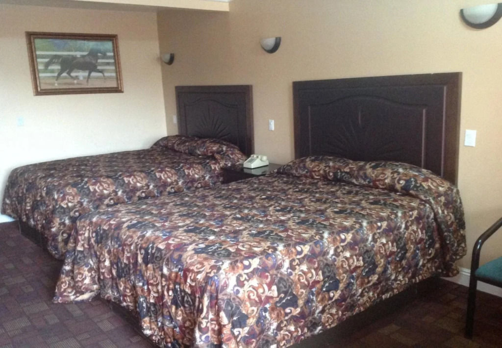 Bronco Motel