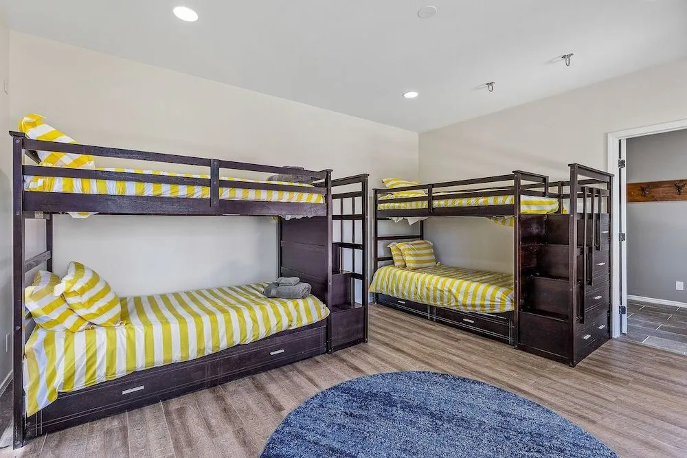 Sinagua Heights Flagstaff 4 Bedroom Home by RedAwning