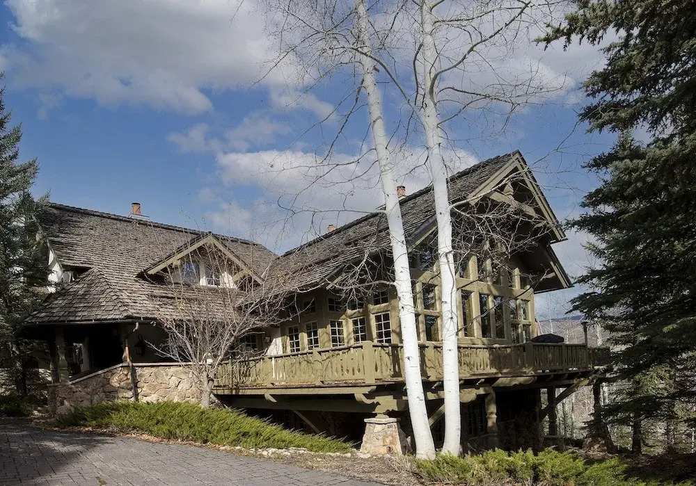 349 Holden Rd. 5 Bedroom Home by RedAwning