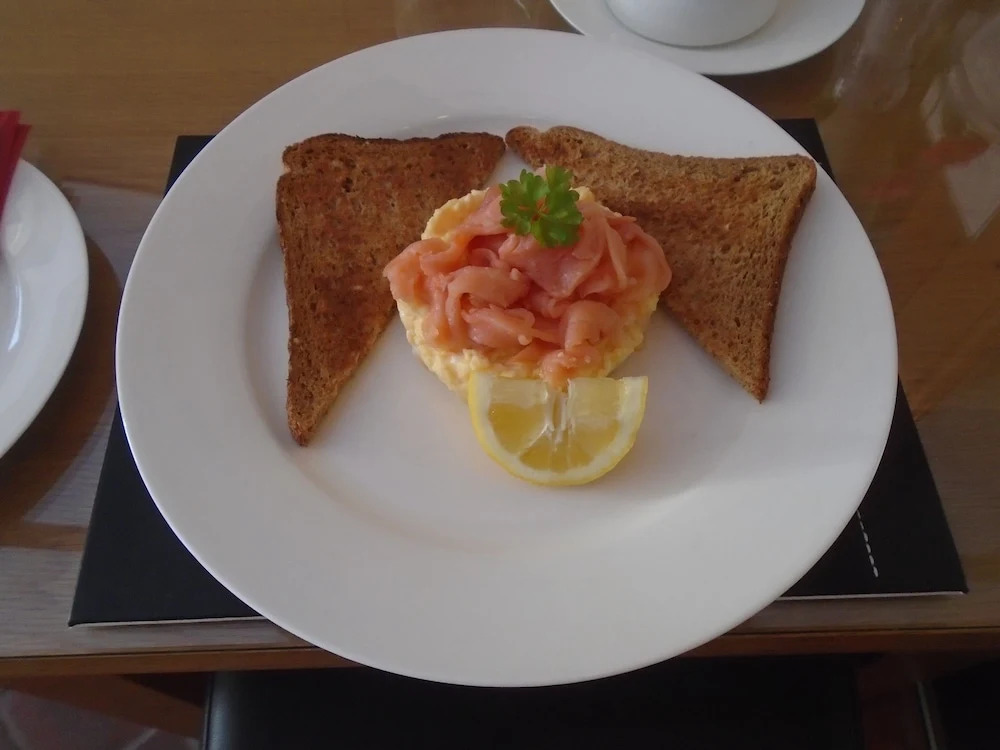 Trumbles Gatwick B&B, Peaceful Stay with Parking & Easy Airport Access