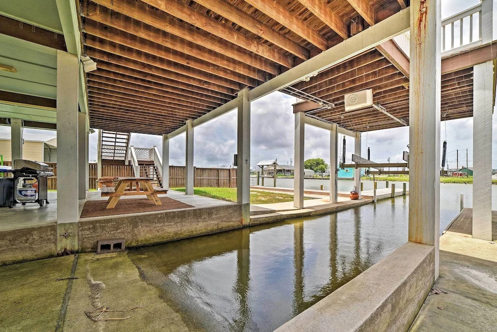 Waterfront Rockport Home w/ Deck & Boat Ramp!