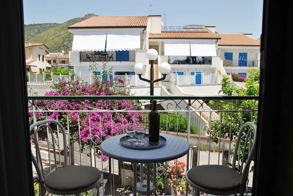 La Bouganville Studio 200 m From the sea