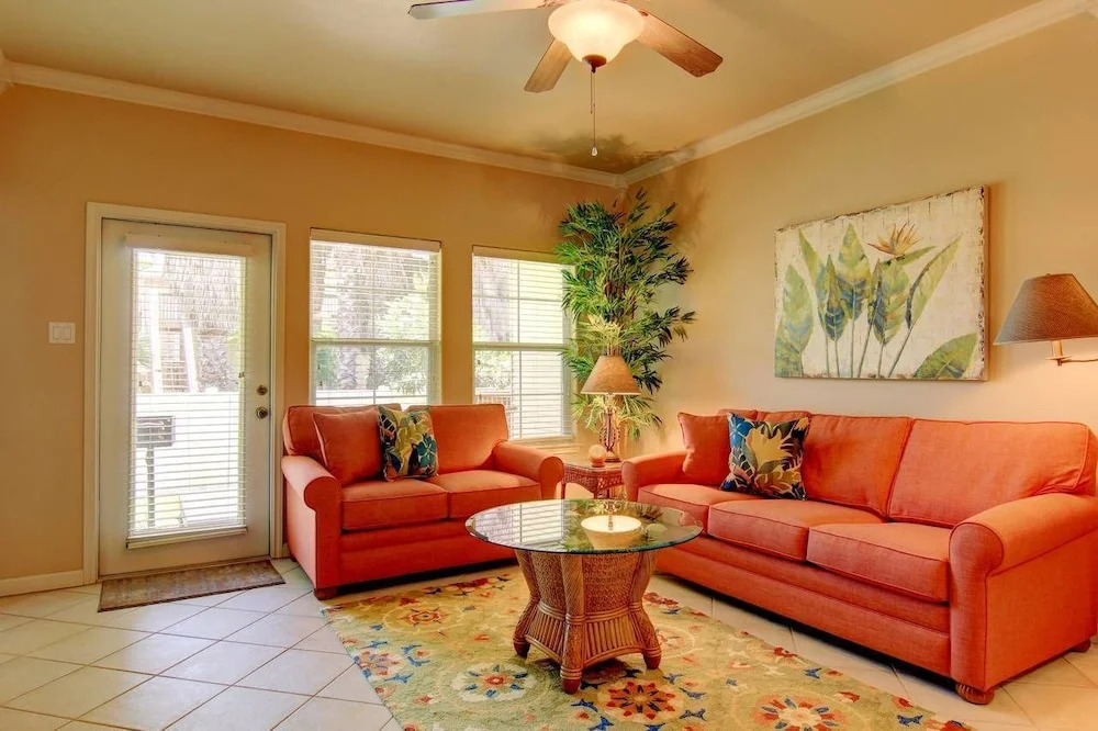 Lazy Pelican - Two Bedroom Townhome