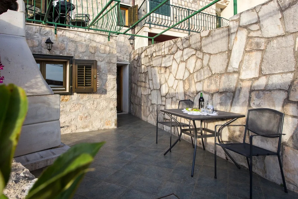 Apartment Little House