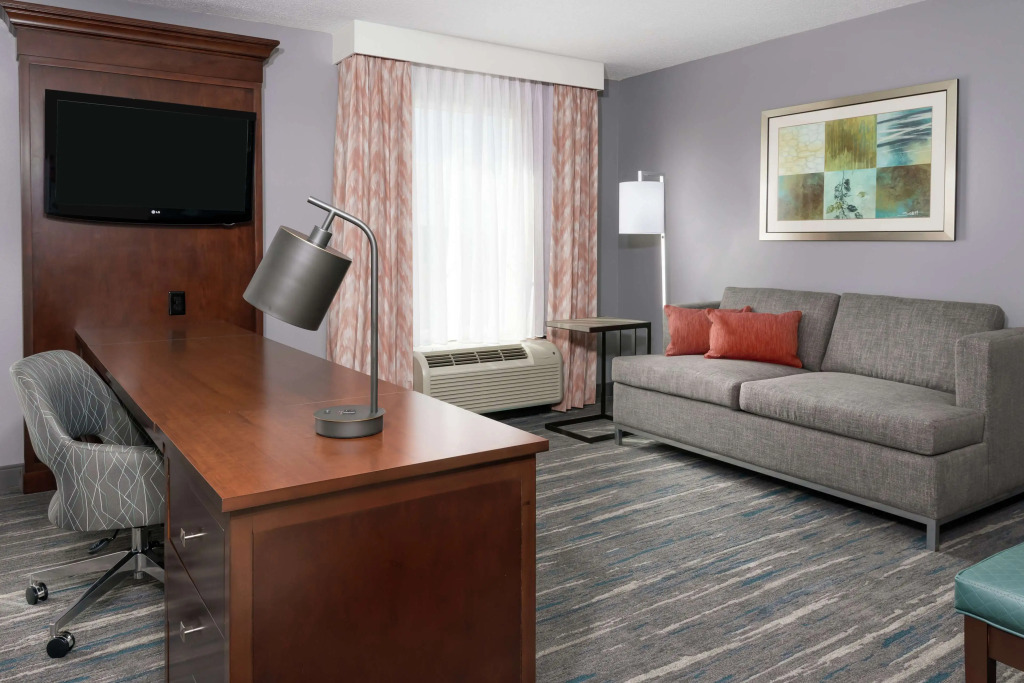 Hampton Inn & Suites Orlando Airport at Gateway Village