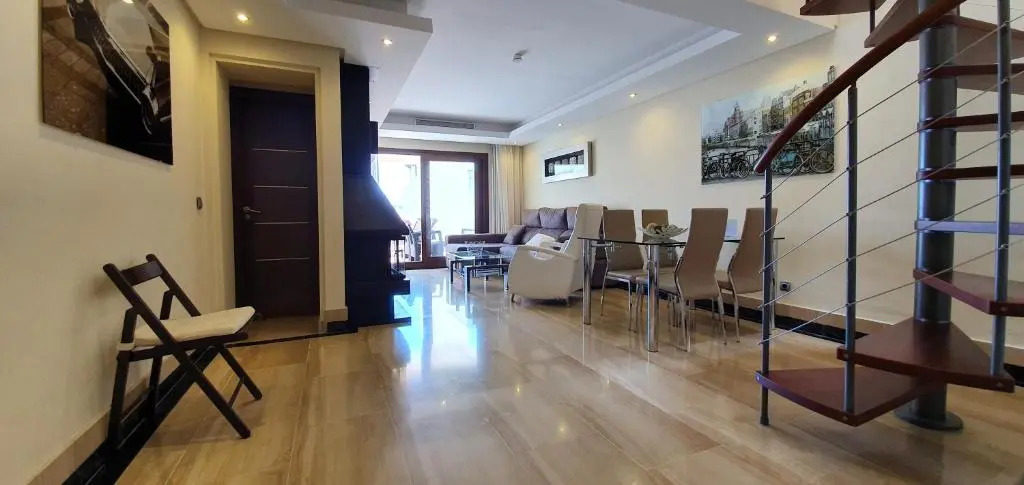 Luxury Beach Front Penthouse with own pool.BP9