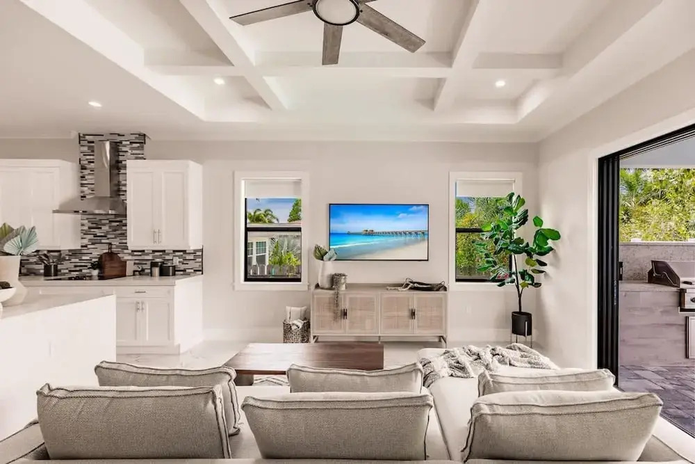 Luxurious Naples 4BR w Pool by Vanderbilt Beach