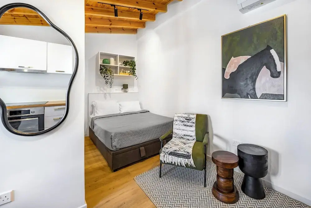 Olga Apt 4- Lovely Studio on Ground Floor