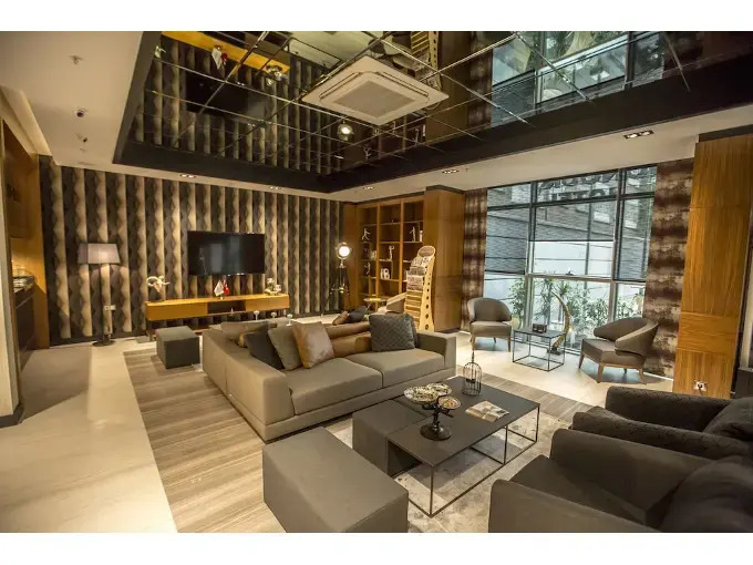 Honour Hotel