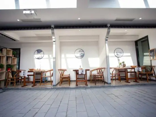 Tongren Jinyue Hotel (Fanjingshan Avenue Jiuyicheng Fangyuanhui Branch)