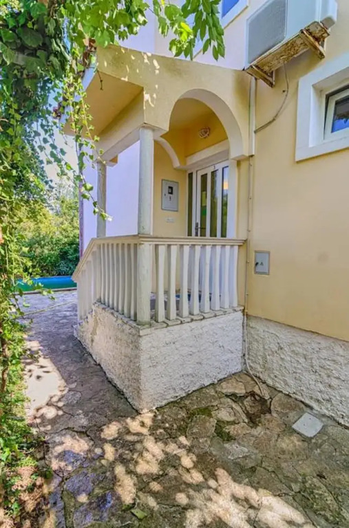 Comfort Pool Apartments