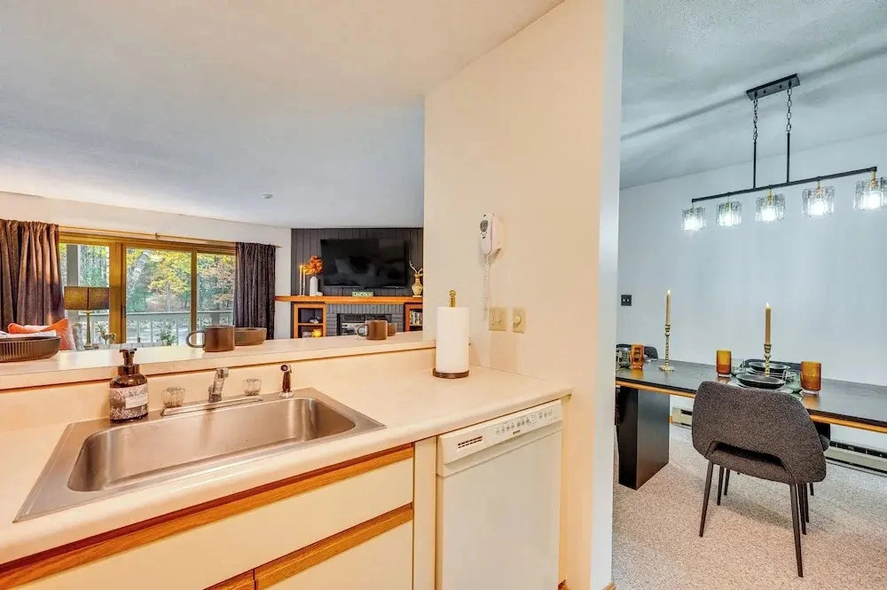Ski, Hike & Unwind! Riverfront Getaway in Lincoln