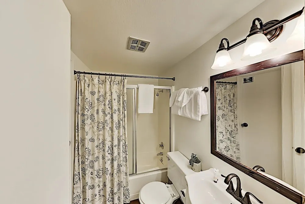 Walkable Corner Unit w/ Pool, Hot Tub & Tennis condo