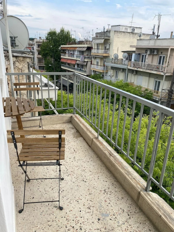 Modern, Centrally Located Apartment