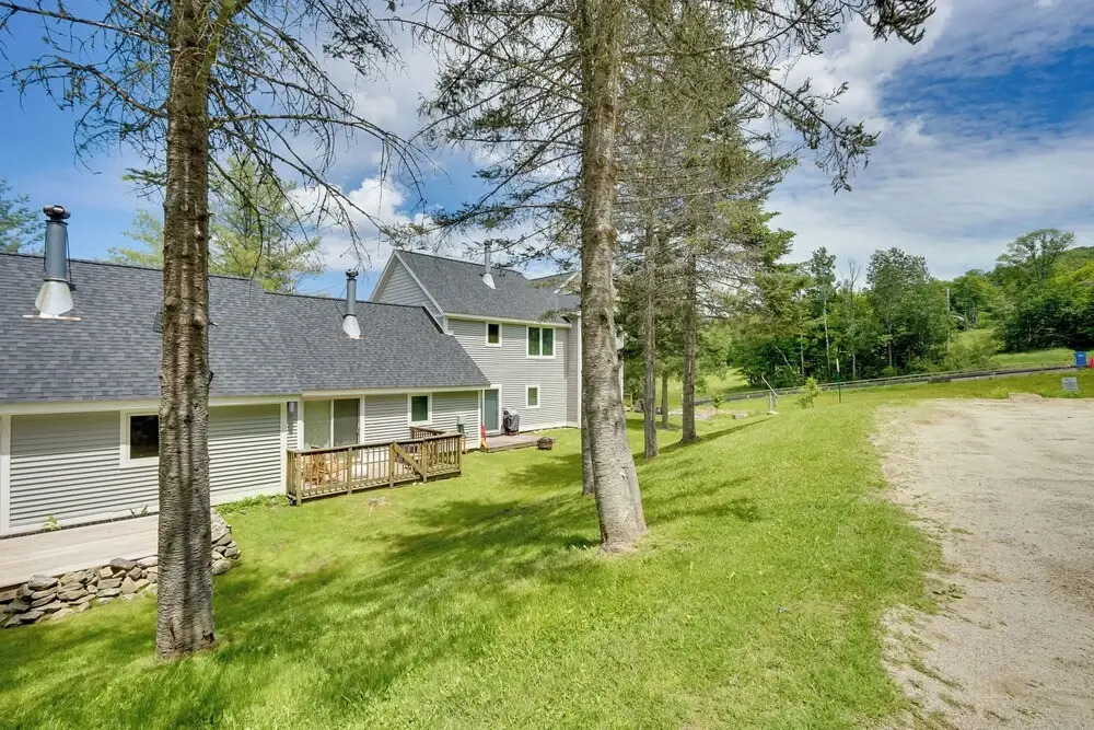 Ski-in/ski-out Magic Mountain Condo w/ Deck!