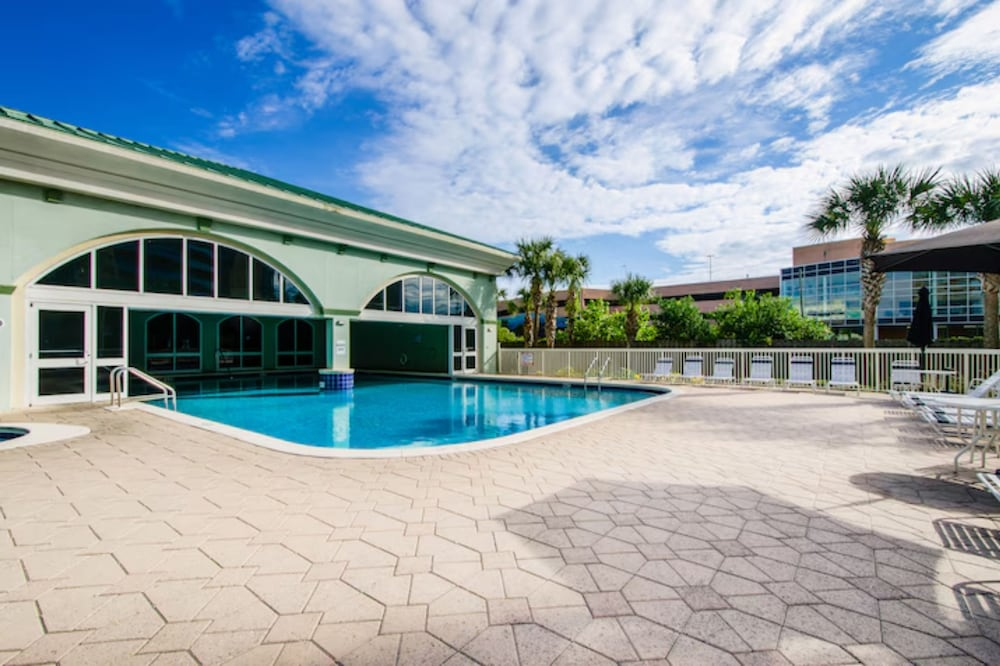 Splash, Relax & Repeat at Dolphin View Retreat! Beachfront! Sleeps 9!