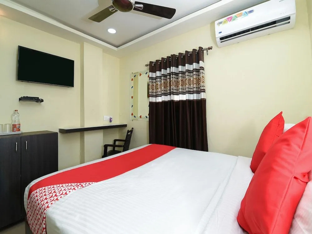 OYO 28367 Akshaya Grand