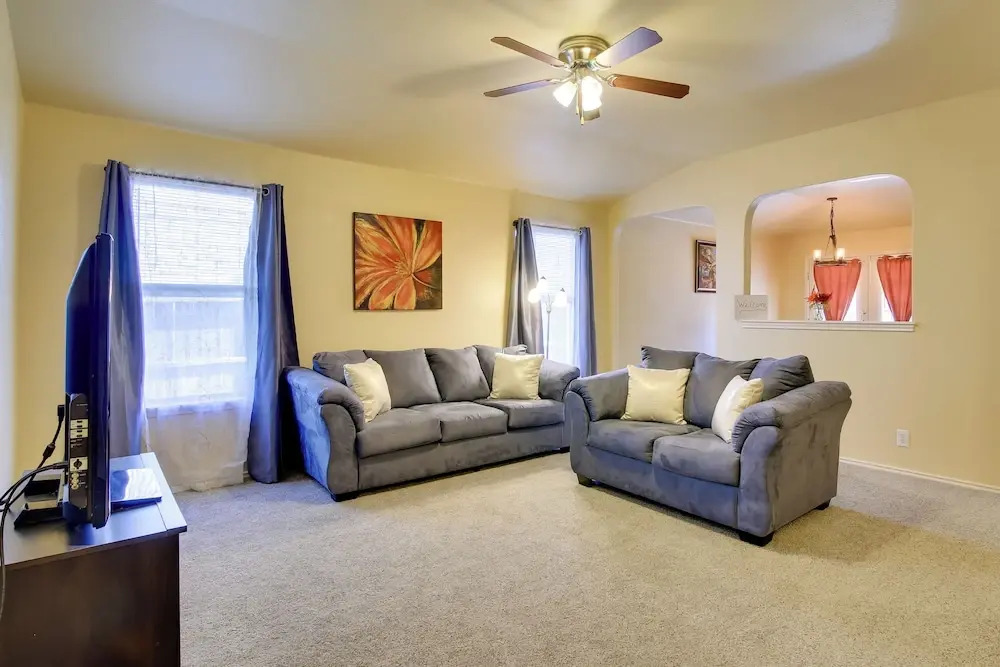 San Antonio Abode w/ Yard < 4 Mi to Lackland