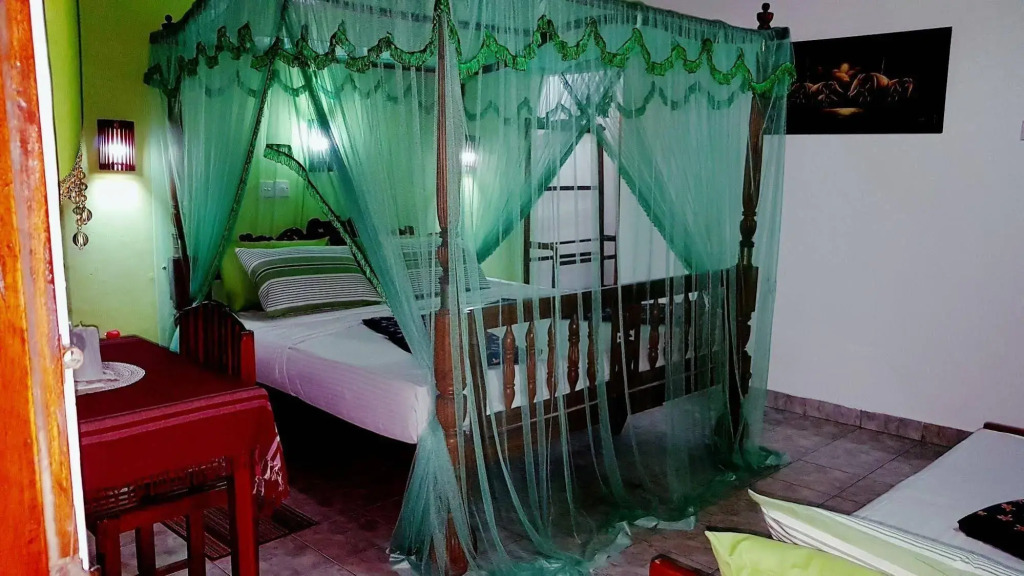 Hotel Happy Night & Restaurant