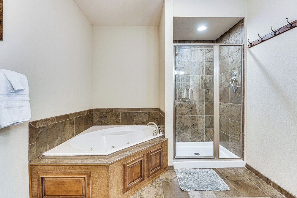 Quiet Condo w/ Patio: 3 Mi to Dtwn Branson!