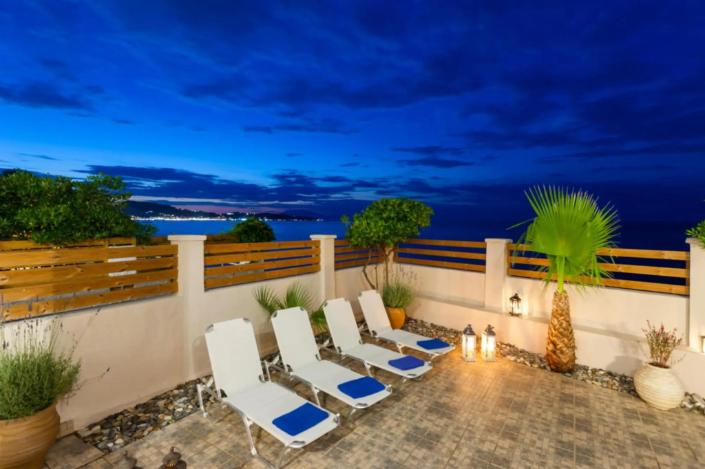 Villa Elizabeth - Seafront Classic Villa
