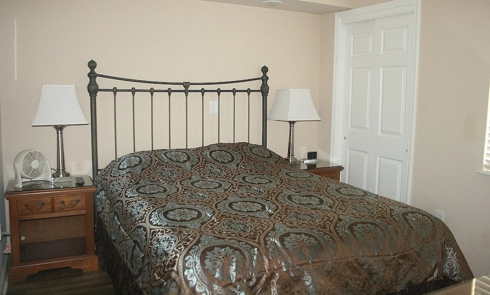 Sunrise Pointe 11f 3 Bedroom Condo by RedAwning