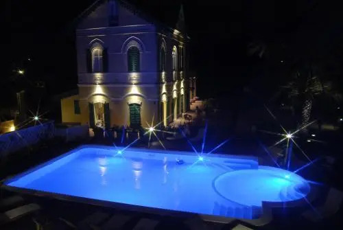 Villa Rosella Resort