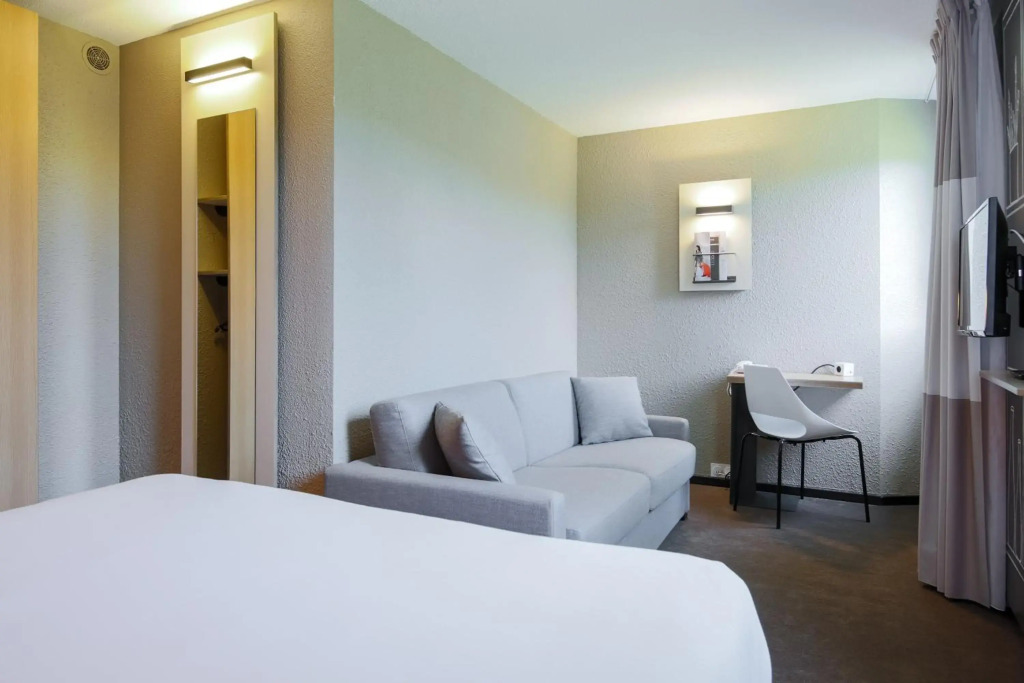 ibis Carcassonne Est la Cité