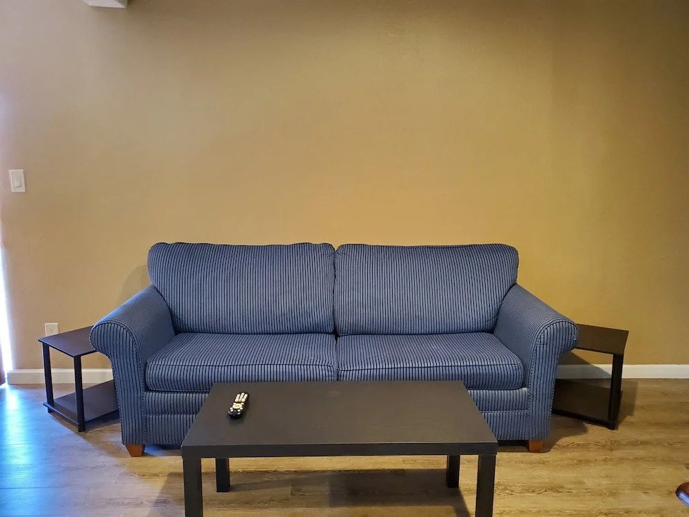 PineCrest Inn & Suites