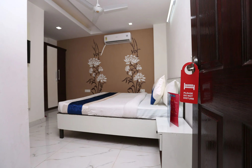 Hotel Golden Tree by OYO Rooms