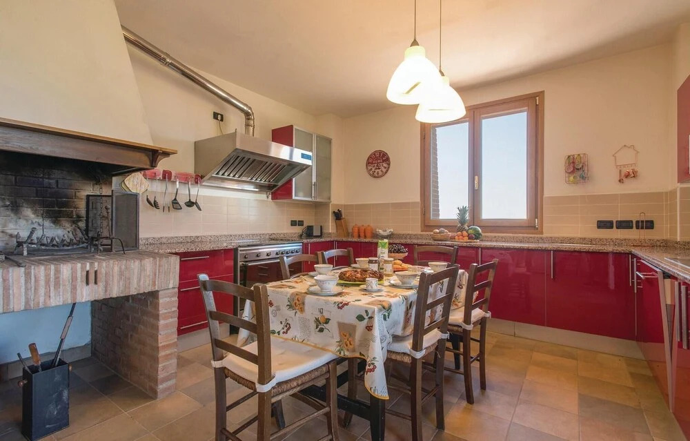 Stunning Home in Rimini -rn- With 4 Bedrooms and Wifi