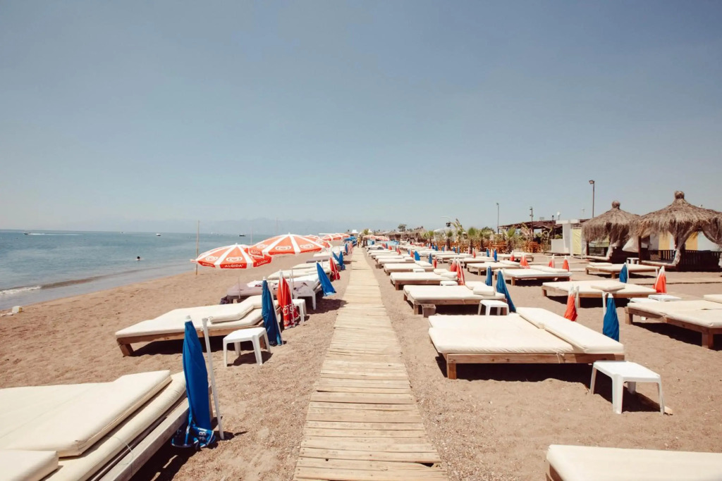 Laren Sea Side Hotel Spa