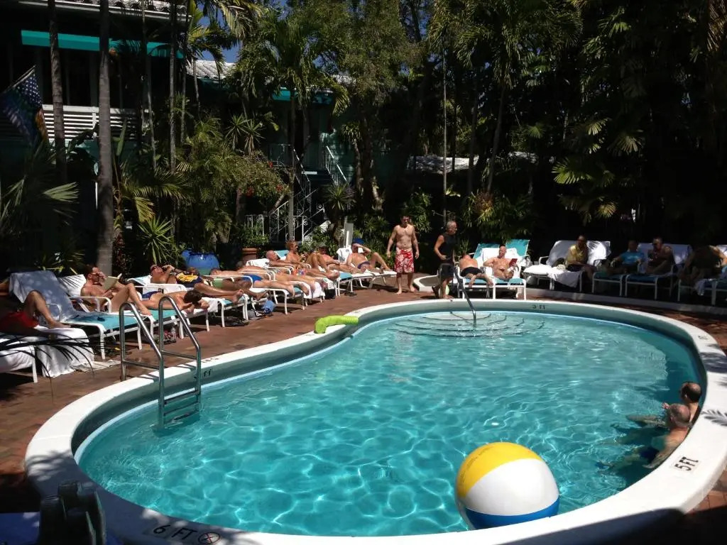 Pineapple Point Guesthouse & Resort - Gay Mens Resort
