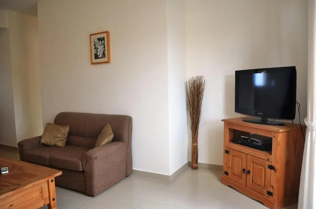 Top floor, 2 bedroom apartment Vanessa D204, FREE WIFI, village view