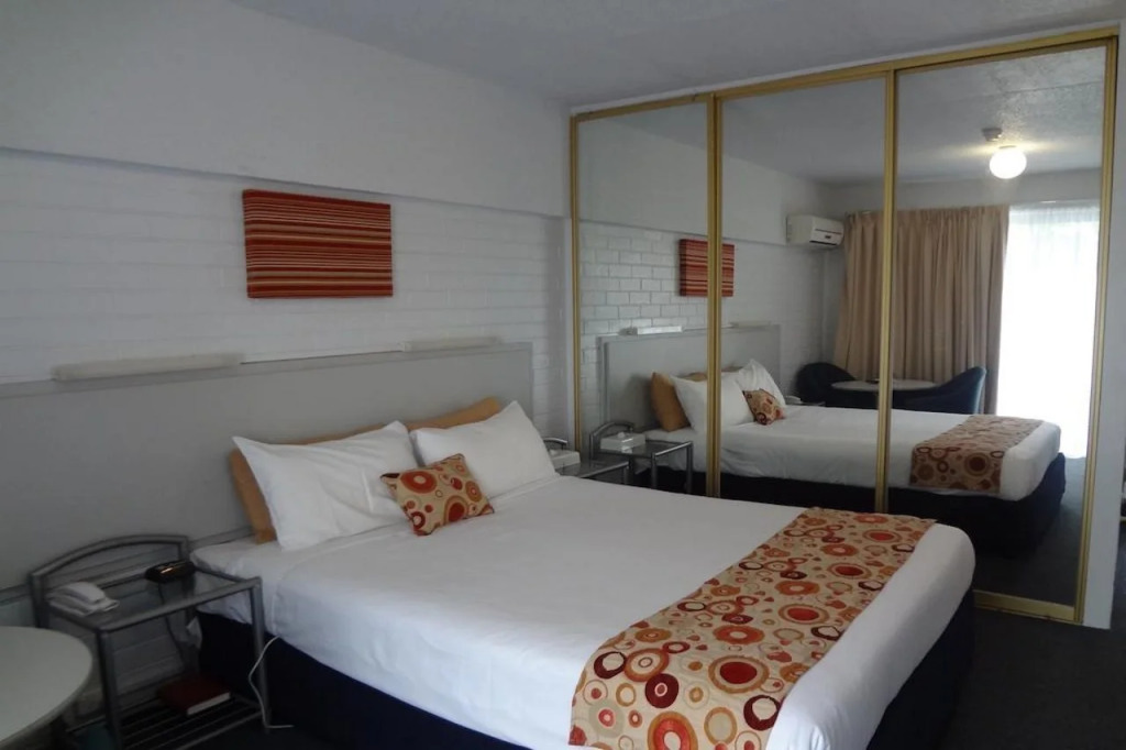 Adina Place Motel Apartments