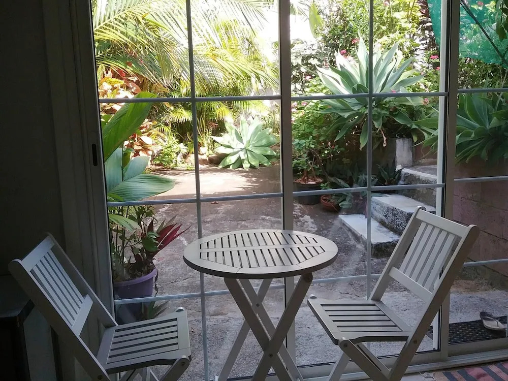 Studio in Saint pierre, With Enclosed Garden and Wifi Near the Beach