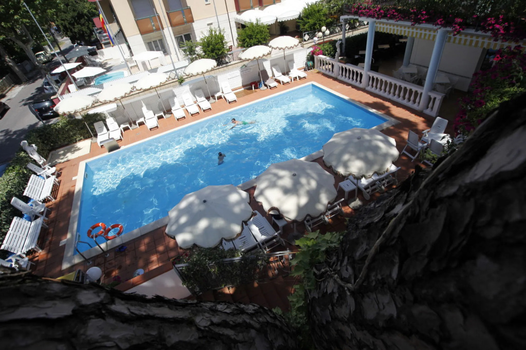 Hotel Villa dei Fiori - sul mare con piscina