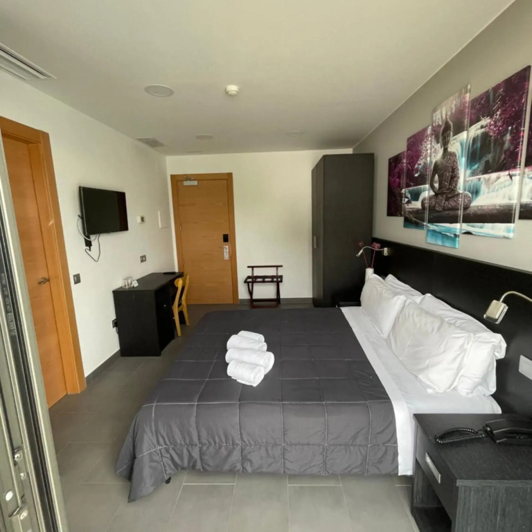 6 Bis HOTEL