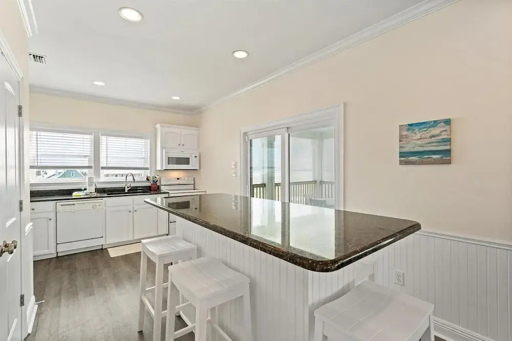 Shamrock Shores - Gulf Front West End Pet Friendly Property With Room For Everyone. 3 Master Suites! 6 Bedroom Home by RedAwning