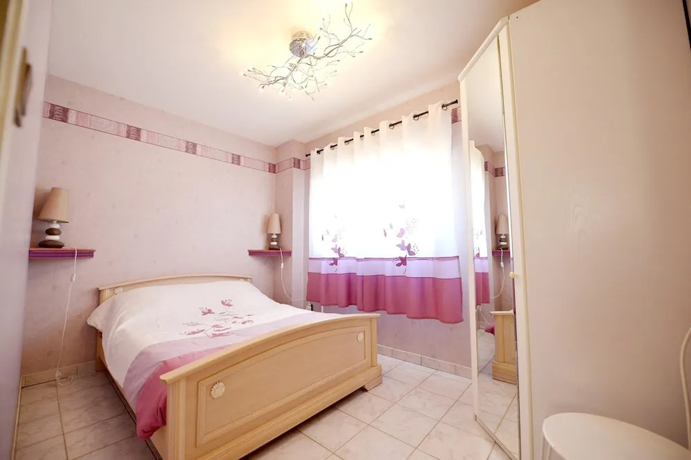 House With 2 Bedrooms in Béziers, With Pool Access, Furnished Garden a