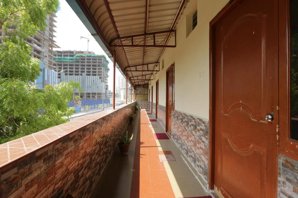 OYO 41227 Sri sai inn