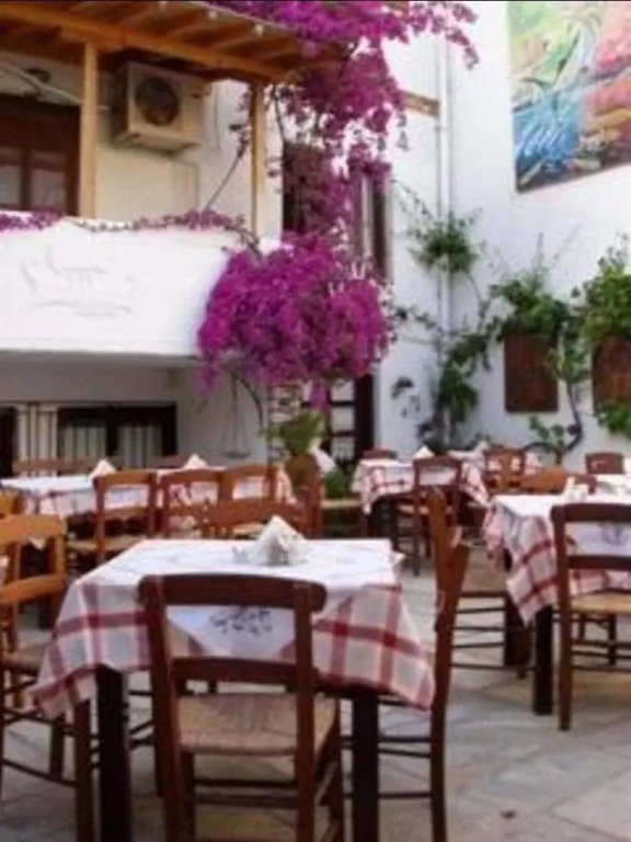 Mouria Hotel