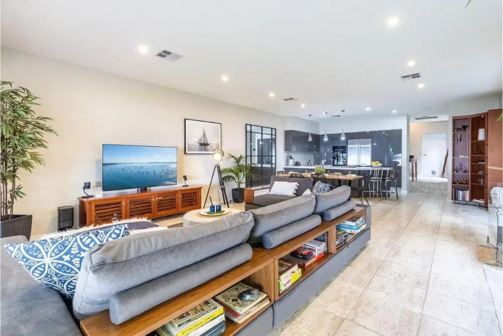 'Ambience on the Waterfront', 14 Danalene Pd - Prestige waterfront property