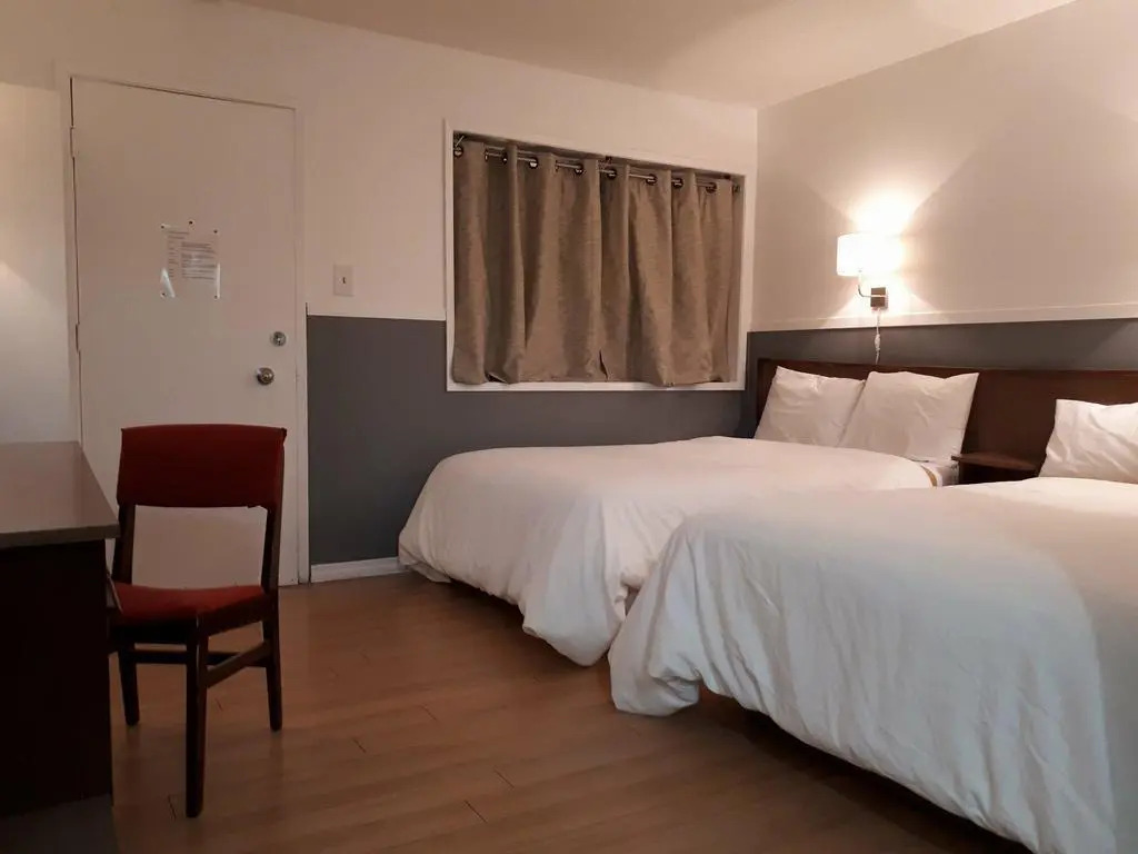 Falcon Nest Motel