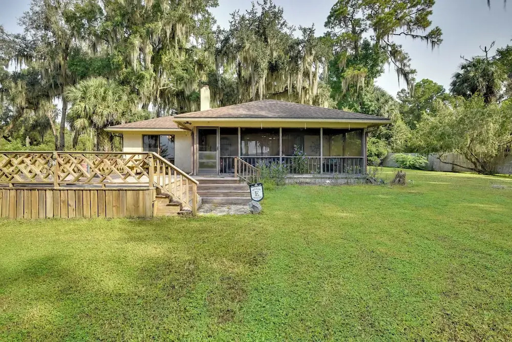 'pirate Cove' Home in Welaka: Dock & River Access!