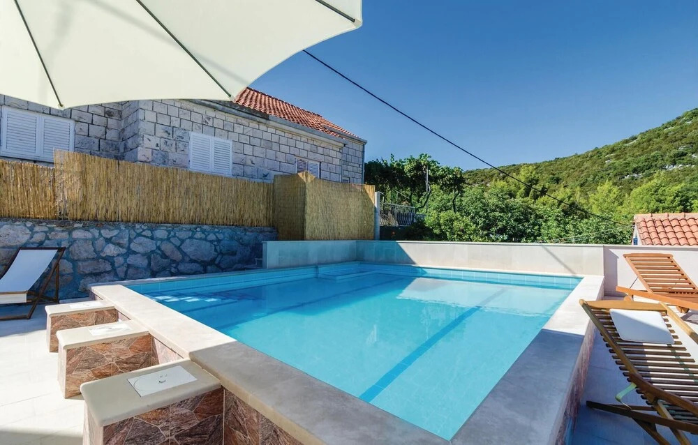 Awesome Home in Sipan With Wifi and 6 Bedrooms
