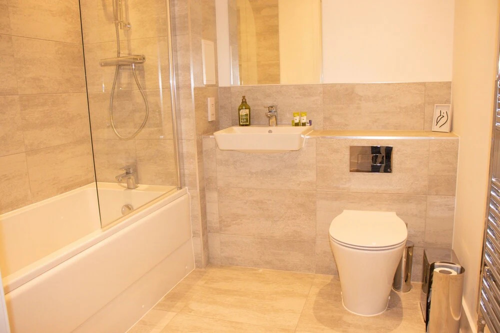 Livestay - 1bed Apt Private Building Free Parking