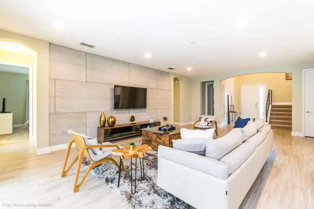 Solterra - 7004 Oak Wood Street